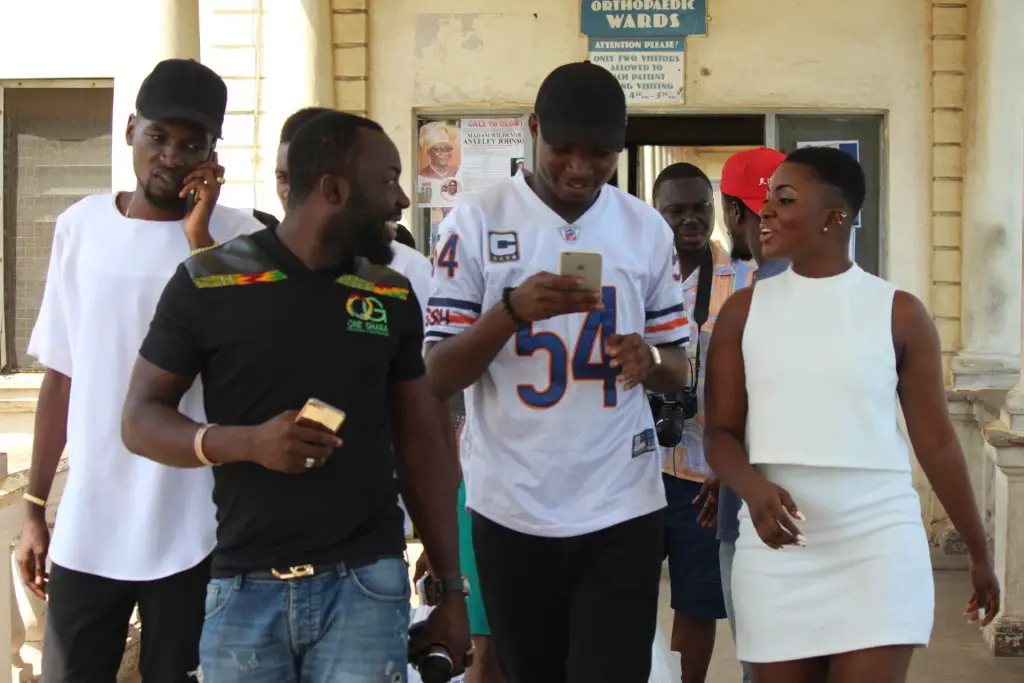 ahoufe-patri-gives-to-children-on-her-birthday