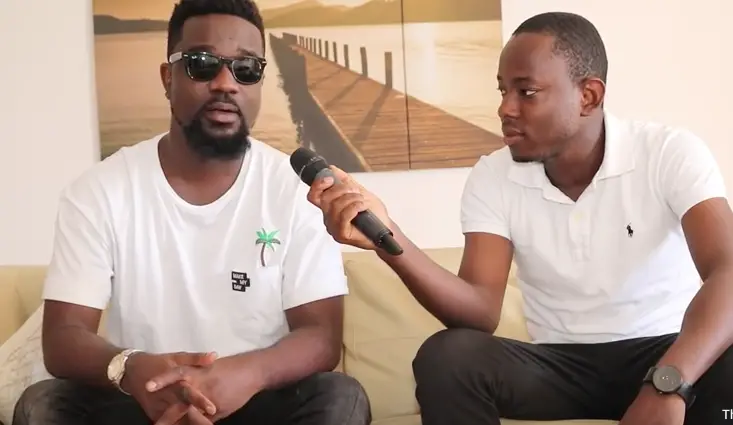 sarkodie on behind the move