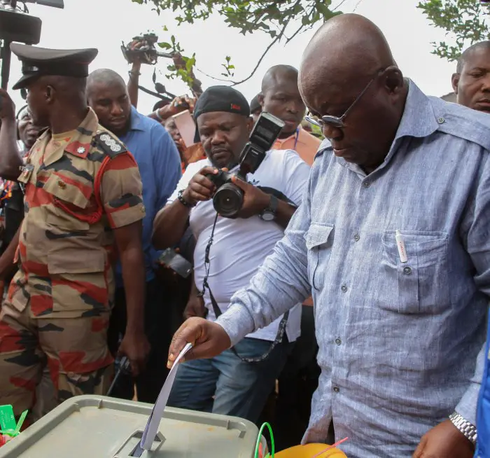epa05663629 Presidential candidate Nana Akufo-Addo (R), leader of the oppostion party New Patriotic Party (NPP) casts his ballot in the presidential elections at a polling station in Accra, Ghana, 07 December 2016. Ghanaians head to the polls to choose between seven candidates including incumbent President John Dramani Mahama and the main oppostion leader Nana Akufo-Addo.  EPA/CHRISTIAN THOMPSON