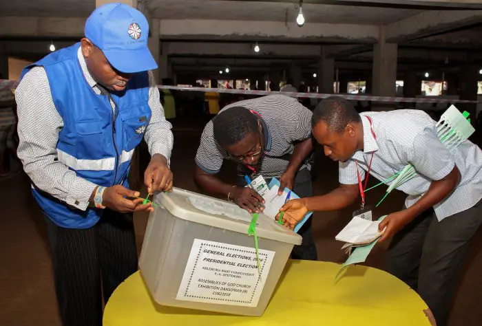 epa05663744 Electoral officers prepare the ballot box at a polling station for the presidential elections in Accra, Ghana, 07 December 2016. Ghanaians head to the polls to choose between seven candidates including incumbent President John Dramani Mahama and the main oppostion leader Nana Akufo-Addo.  EPA/CHRISTIAN THOMPSON