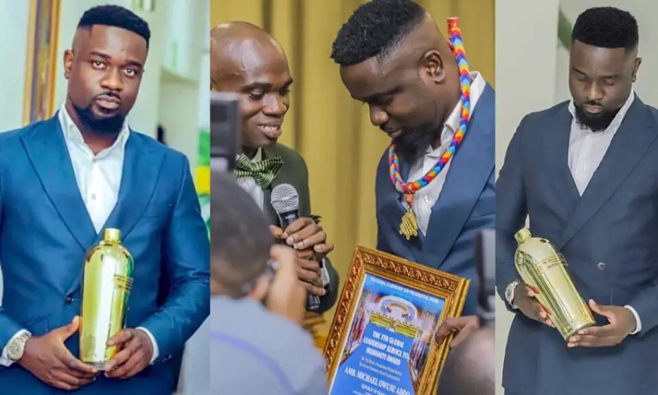 Sarkodie heavily trolled for receiving a purportedly 'fake' UN award