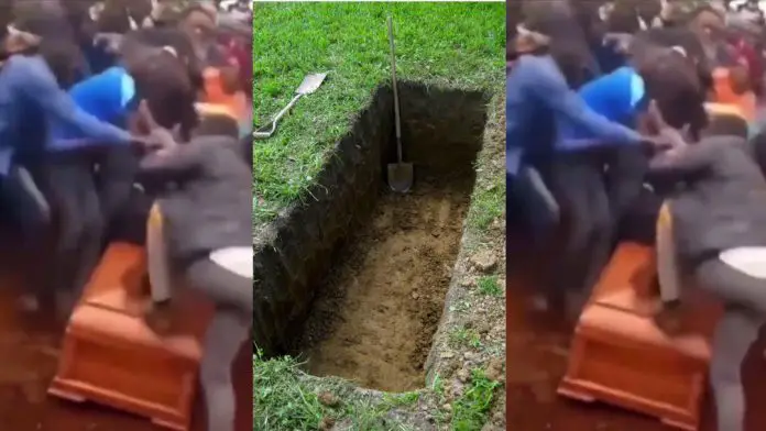 Angry family members fight at funeral of a loved one, end up falling in the grave [Video]