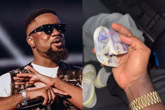 Sarkodie Reveals How Much He Needs Money Despite His Wealth As A Fan Gifts Him A Bundle Of Cash