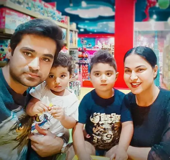 Veena Malik : Husband, Net Worth, Family, Age, Son & All Facts