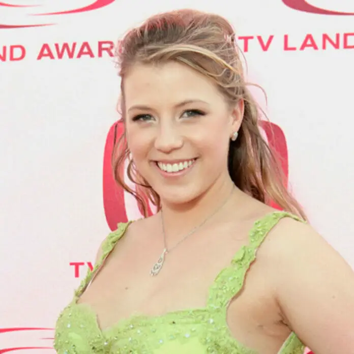 How old is Jodie Sweetin? Net Worth, Husband, Family, Kids