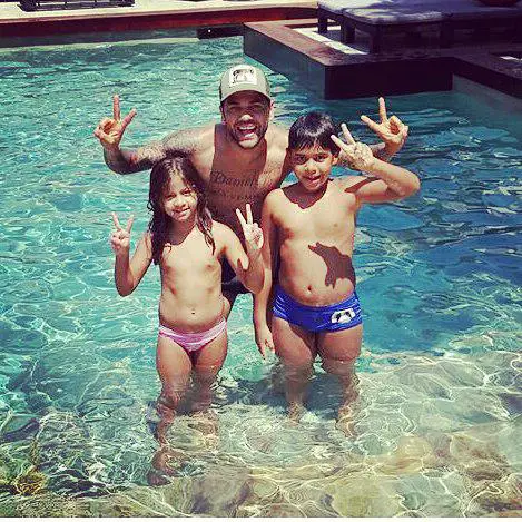 Dani Alves and his Children 